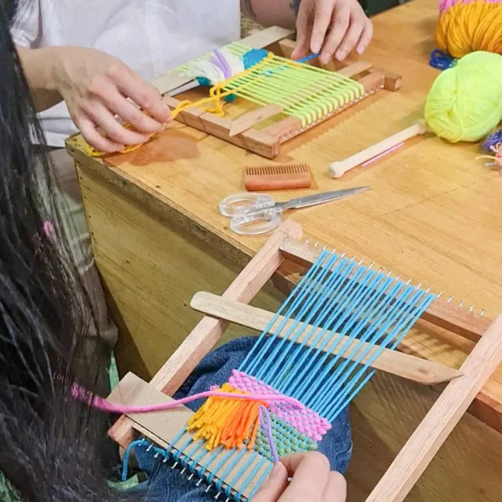 How to weave, Weaving for Primary 5 2 How to weave - Weaving with a Frame and Yarn